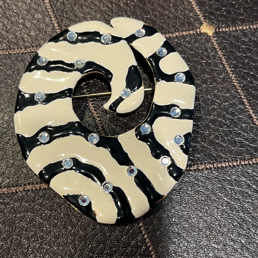 Signed Don-Lin enameled brooch